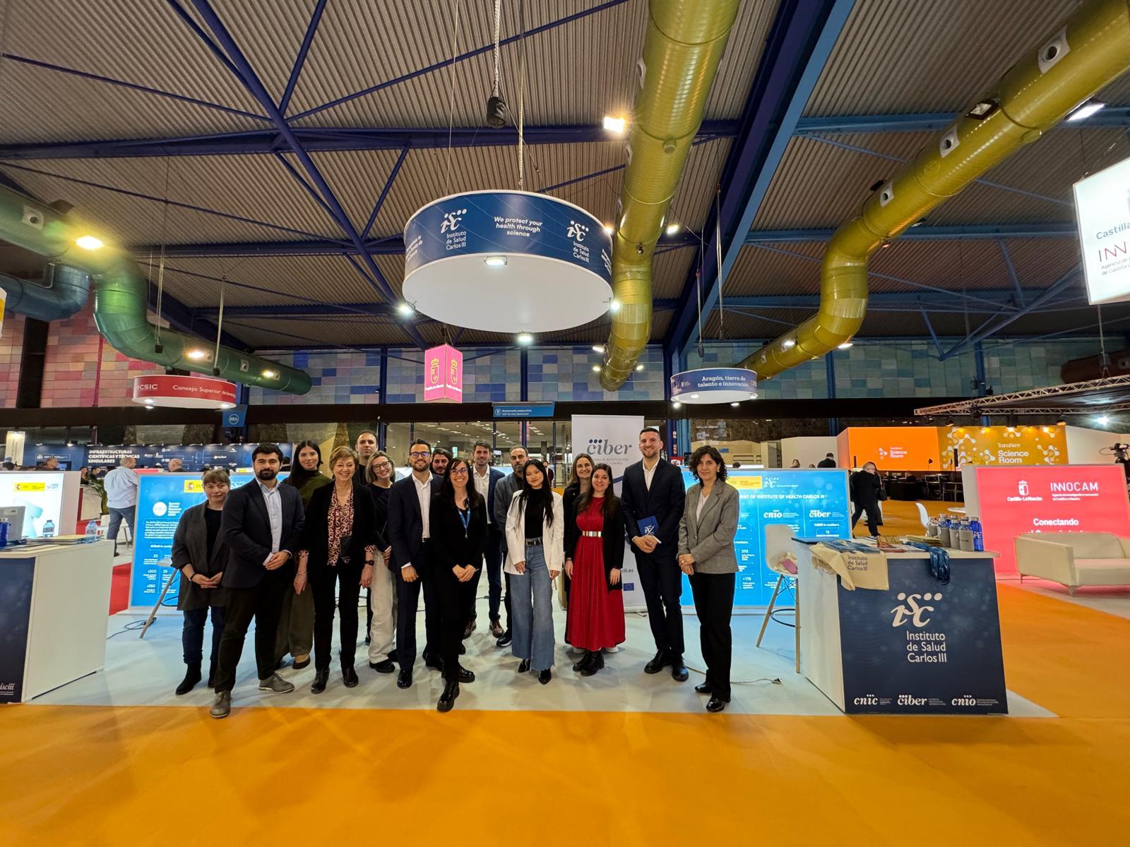 Irene Herrera (CNIO), Francisco Javier García (ISCIII), Laura Redondo (CNIC), Luzma García (CIBER), Irene Xiu Rodríguez (CIBER), Juan Luque (CIBER), Antonio Cantarell (ISCIII), Marina López (ISCIII), David Velasco (ISCIII), Daniel Ruiz (Subdirector ISCIII), Carmen Doadrio (ISCIII), Rubén Nieto (ITEMAS), Rosario Perona (Subdirectora ISCIII), Isabel Llano (ITEMAS), Martín León (ITEMAS) y Gema del Prado (SCREN).