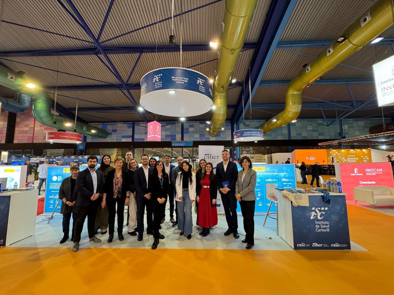 Irene Herrera (CNIO), Francisco Javier García (ISCIII), Laura Redondo (CNIC), Luzma García (CIBER), Irene Xiu Rodríguez (CIBER), Juan Luque (CIBER), Antonio Cantarell (ISCIII), Marina López (ISCIII), David Velasco (ISCIII), Daniel Ruiz (Subdirector ISCIII), Carmen Doadrio (ISCIII), Rubén Nieto (ITEMAS), Rosario Perona (Subdirectora ISCIII), Isabel Llano (ITEMAS), Martín León (ITEMAS) y Gema del Prado (SCREN).